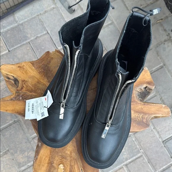 Stylish Black Ankle Boots - Picture 5 of 5